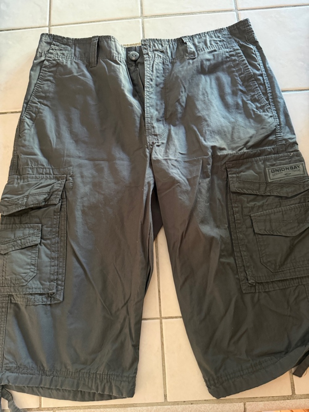 UNIONBAY Men's Gray Cargo Shorts with Utility Pockets